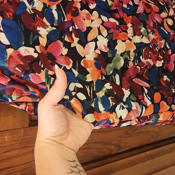 Tahari floral dress with pockets - Picture 4 of 5